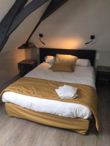 Le Relais Hotel Saint-Quentin-les-Anges Екстериор снимка