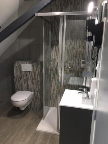 Le Relais Hotel Saint-Quentin-les-Anges Екстериор снимка