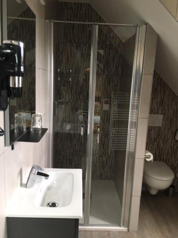 Le Relais Hotel Saint-Quentin-les-Anges Екстериор снимка