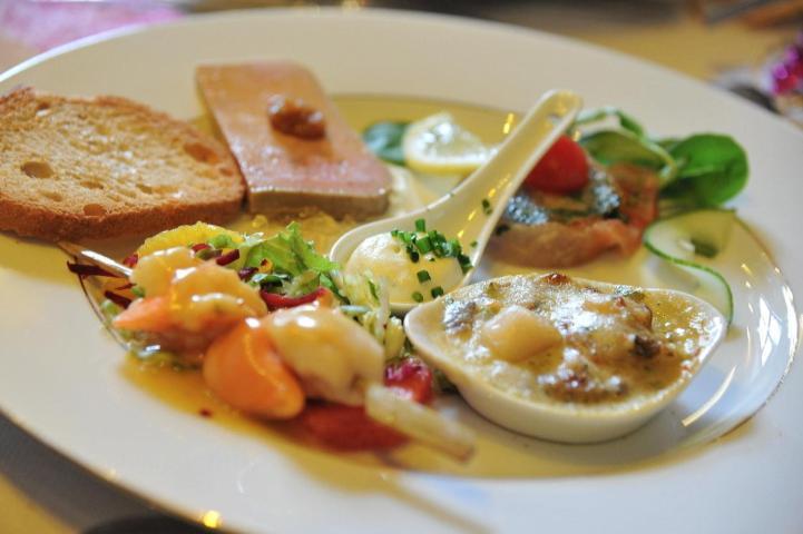 Le Relais Hotel Saint-Quentin-les-Anges Екстериор снимка