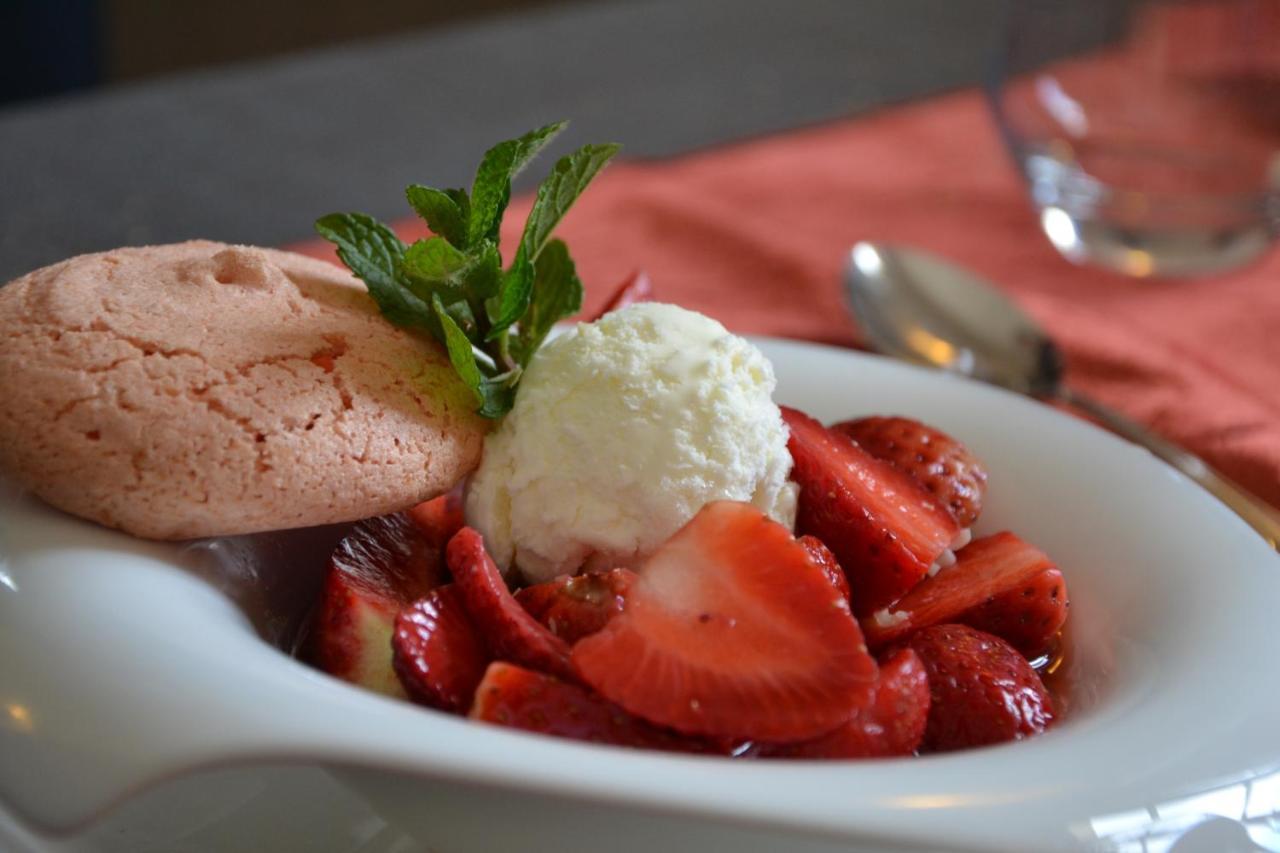 Le Relais Hotel Saint-Quentin-les-Anges Екстериор снимка