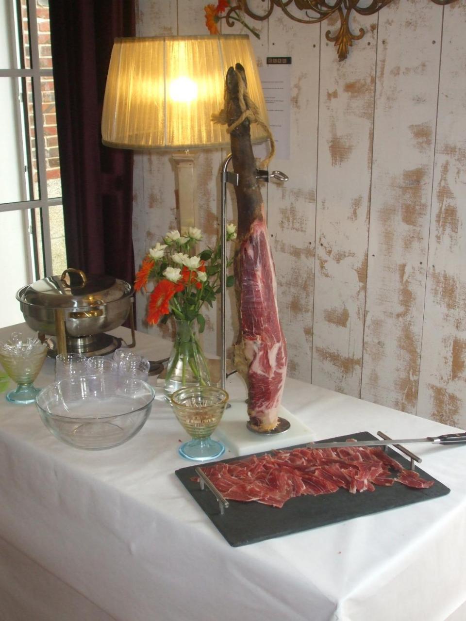 Le Relais Hotel Saint-Quentin-les-Anges Екстериор снимка